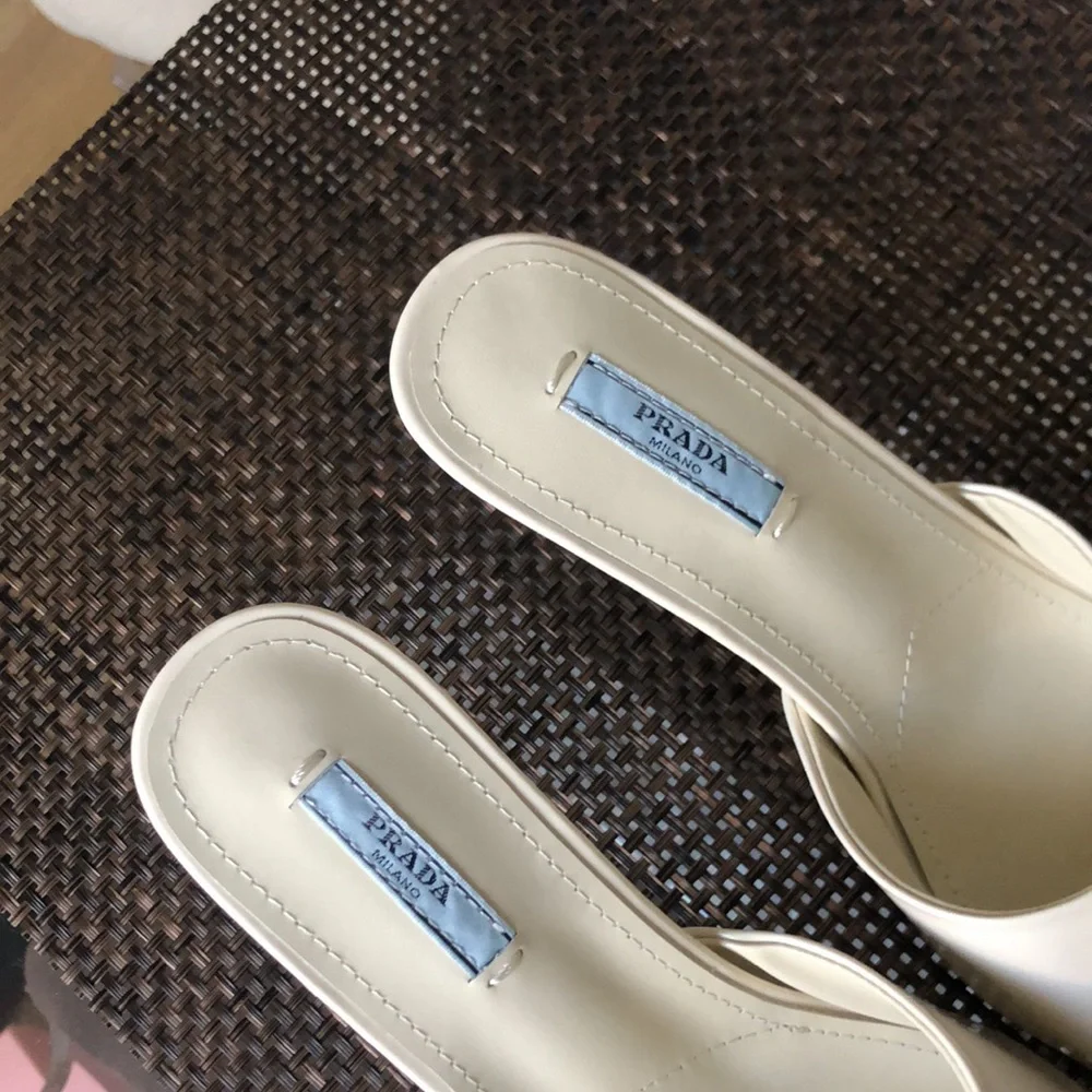 Prada Women's Cream patent leather Slide Sandals mules size 38 - Picture 4 of 7